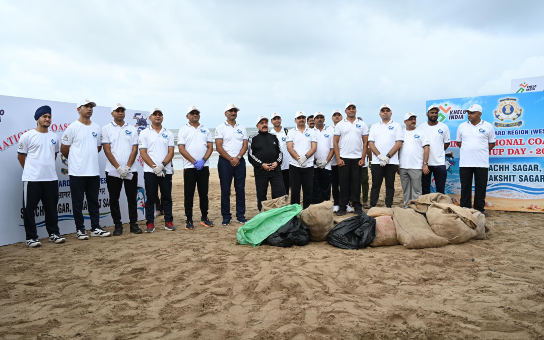 International coastal cleanup drive by ICG/MoES at Juhu Beach in Mumbai